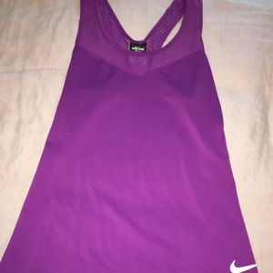 nike workout top, never worn! size small